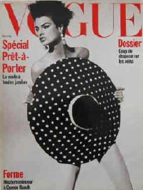 Vogue Paris Nr. 703, Fevrier 1990. Special Pret-a-Porter. La mode a toutes jambes / Forme western minceur a Canyon Ranch / Dossier coup de chapeau sur les seins. En couverture Linda Evangelista. Paris, Les Editions Conde Nast, 1990.