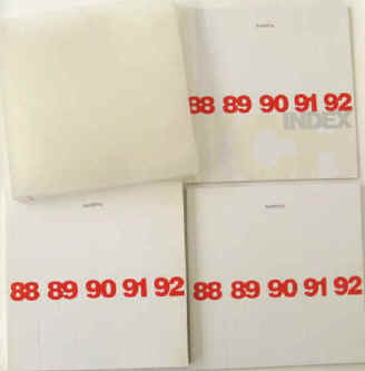 Hayek, Nicolas G 3 Swatch Kataloge 1983 - 1992. A never ending story. Einführung in den Werdegang. / Katalog mit allen Swatch Produkten in chronologischer Folge / Index zum raschen Auffinden der Produkte Biel, Swatch AG, 1992. Schweizer Uhrenindustrie Uhren Modelle Armbanduhren Catalogue Designer