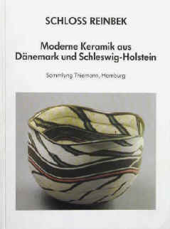 Thiemann, Hans / Kraske, Bernd M. Moderne Keramik aus Dänemark und Schleswig-Holstein. Sammlung Thiemann, Hamburg. Katalog der ersten Ausstellung aus der Sammlung Thiemann 1985 im Schloß Reinbek Reinbek, Stadt Reinbek Der Magistrat, 1985.