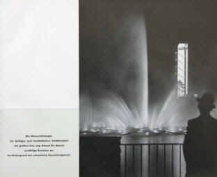 Hamburg Planten un Blomen 1953 Wasserlichtorgel mit erleuchtetem Philipsturm