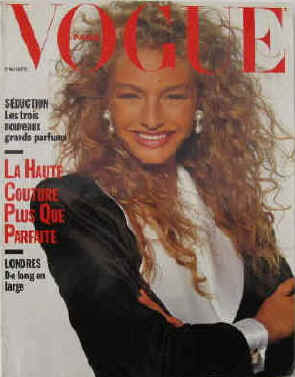 Vogue Paris Nr. 689, Septembre 1988. La Haute Couture plus que parfaite / Seduction les trois nouveaux grands parfums / Londres de long en large. En couverture Michaela Berku.  Paris, Les Editions Conde Nast, 1988. 