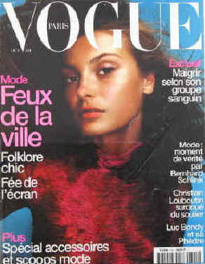 Vogue Paris Nr. 791, Octobre 1998. Mode feux de la ville / Folklore chic / Fé de l'écran / Special accessoires et scoops mode / Exclusif Maigrir selon son groupe sanguin / Mode moment de vérité par Bernhard Schlink / Christian Louboutin surdoué du soulier / Luc Bondy et sa Phèdre En couverture Aurélie.  Paris, Les Editions Conde Nast, 1998. 