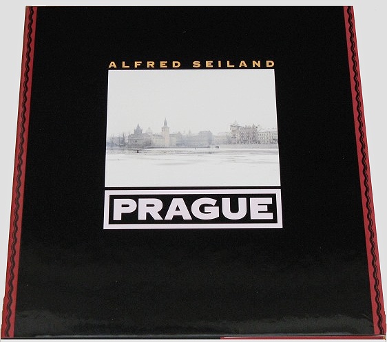 Alfred Seiland Fotografien von Prag, Prague englische Ausgabe, Stemmle 1994.