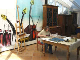 Die Künstlerin beim Holzschnitt im Atelier in Barsbüttel Kreis Stormarn