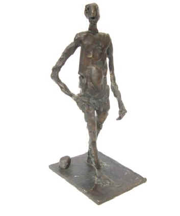 Bronze sculpture "Man on the Beach" by the artist Elke Rehder