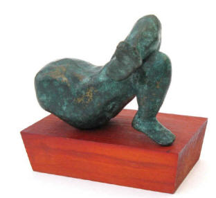 Bronzeskulptur auf Holzsockel. Titel "Beine" grün patiniert. Künstler: Elke Rehder
