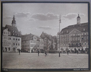 Marktplatz mit Rathaus in Coburg.