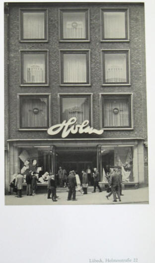 Foto vom Eingang der Firma Betten-Holm in Lübeck, Holstenstraße 22.
