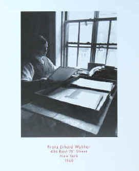 Franz Erhard Walther in New York 1969, Mappenwerk von 1999 signiert.