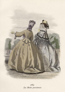 "Les Modes parisiennes 1863". Die handkolorierte Graphik zeigt zwei Damen auf einer Terrasse im Freien