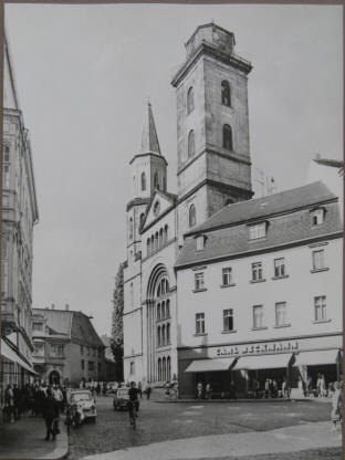 Platz der Jugend mit Johanniskirche in Zittau. Hoffmann 1974.