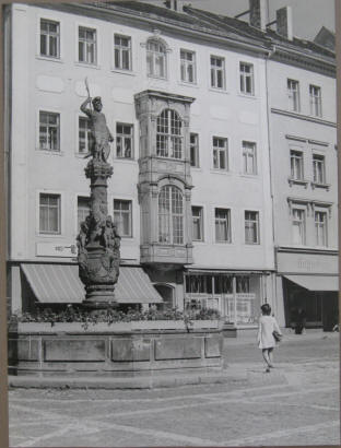 Rolandbrunnen am Platz der Jugend in Zittau. Foto Hoffmann.