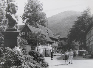 Walterdorf mit der Lausche, 793 m NN im Zittauer Gebirge 1973.